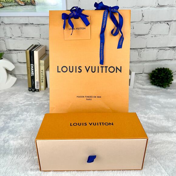 Louis Vuitton Box, tissue paper, Shopping Bag, gift note card tag and ribbon set - Picture 1 of 12
